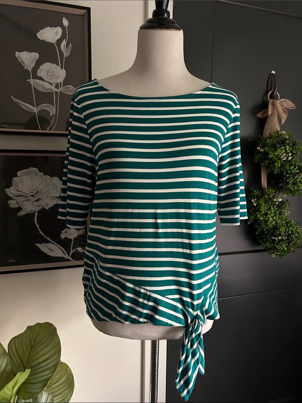 🌹 Chicos 1 M Striped Tie-Hem knit stretchy Top - green & White